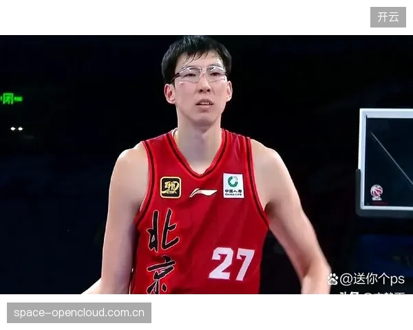 广东队重建面临核心抉择,管理层需权衡周琦顶薪续约与年轻内线提拔的长期建队成本。 广东队重建面临核心抉择,管理层需权衡周琦顶薪续约与年轻内线提拔的长期建队成本。